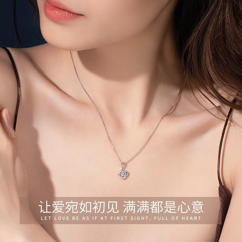One Carat Moissanite Diamond Rotating Four-leaf Clover Necklace