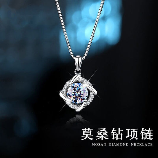 One Carat Moissanite Diamond Rotating Four-leaf Clover Necklace