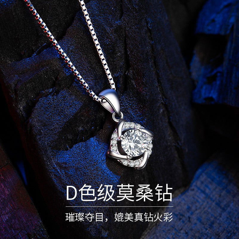 One Carat Moissanite Diamond Rotating Four-leaf Clover Necklace
